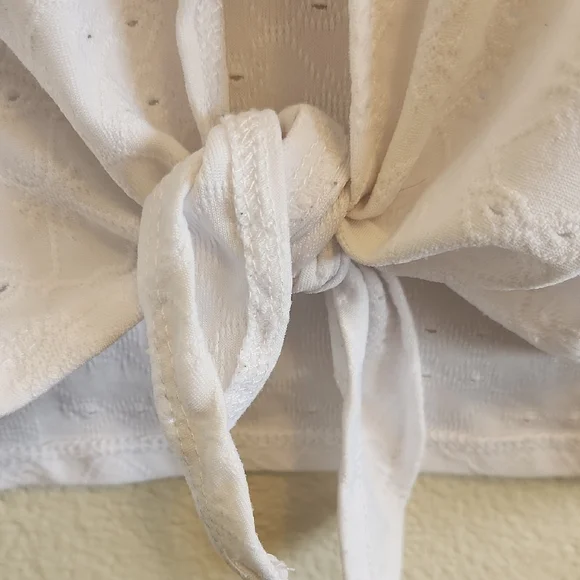 Vine and Valley White Women's Blouse Size M - Picture 6 of 8